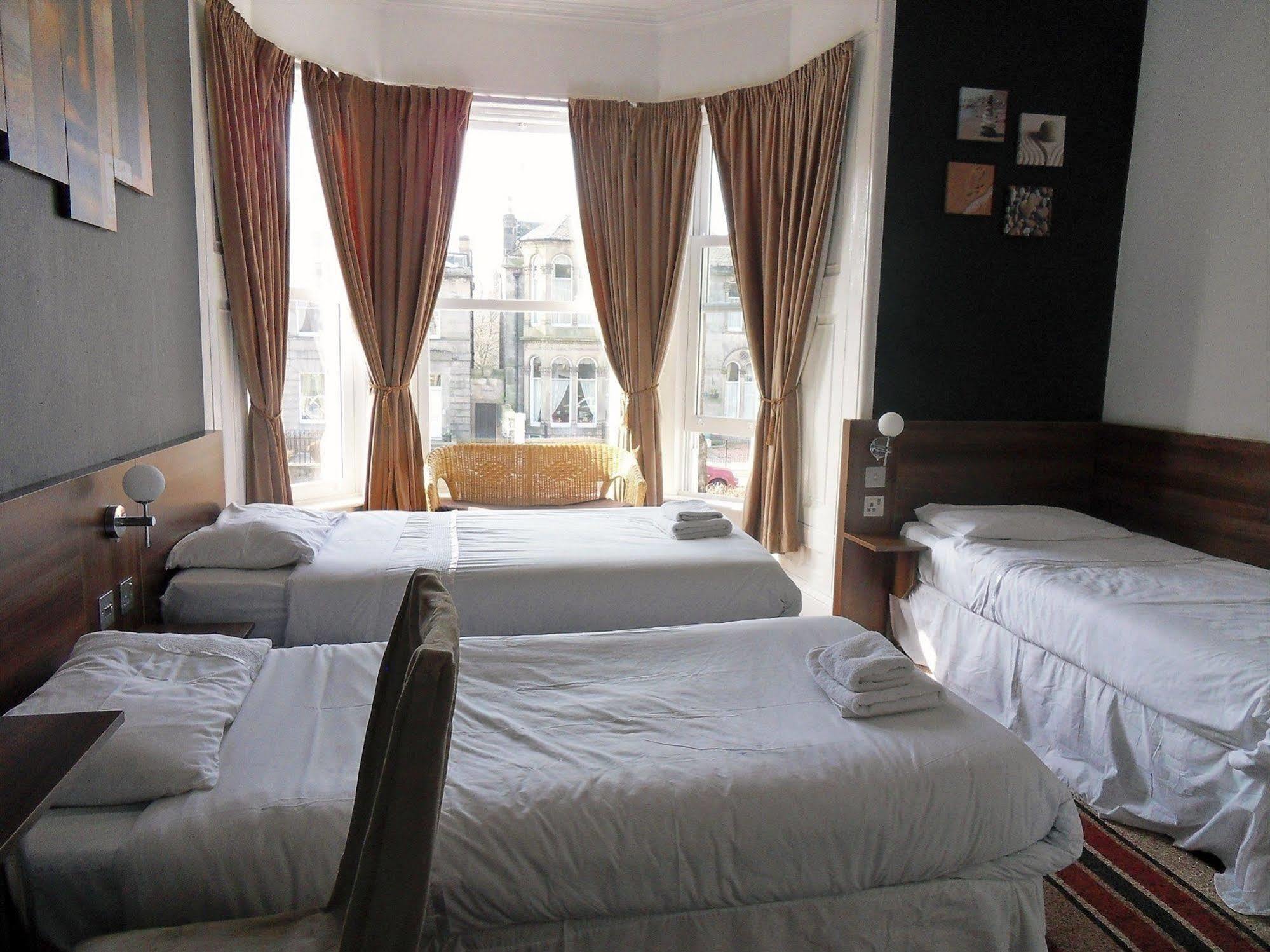 Cherry Blossom Guest House 휫비 외부 사진