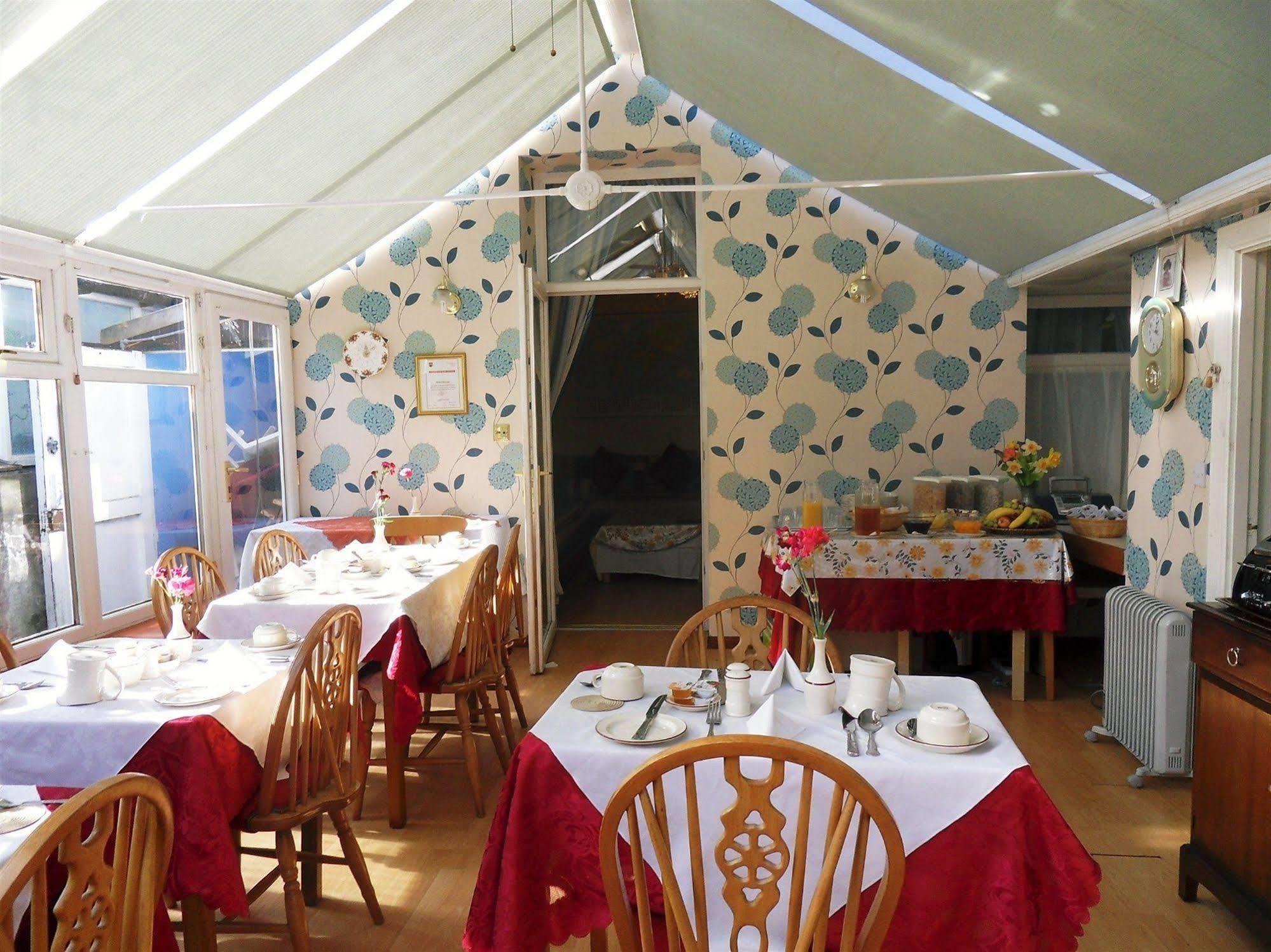 Cherry Blossom Guest House 휫비 외부 사진