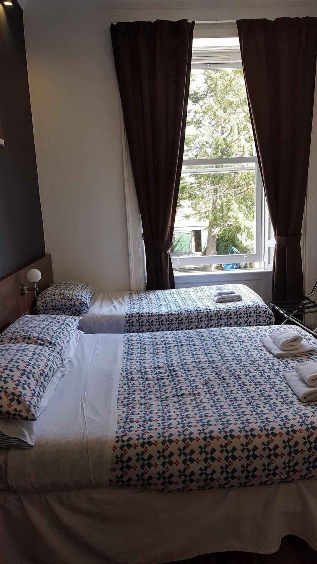 Cherry Blossom Guest House 휫비 외부 사진