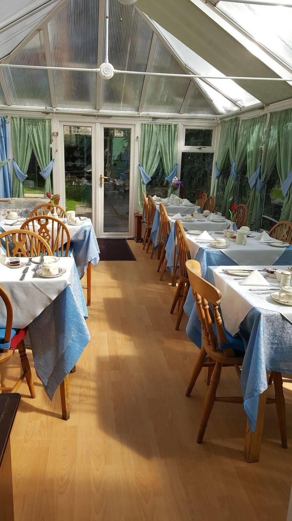 Cherry Blossom Guest House 휫비 외부 사진